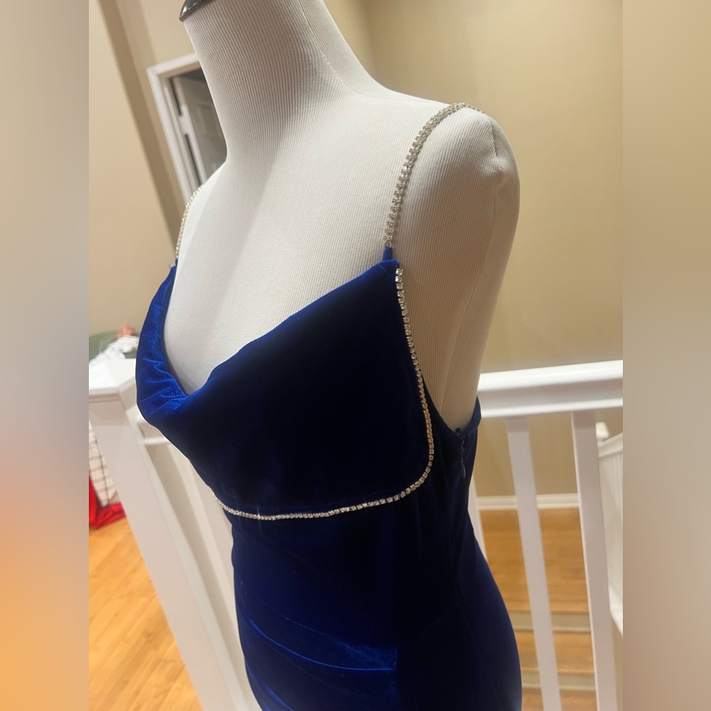 Band of stars premium velvet midi dress with embellishment detail in cobalt - Picture 6 of 10